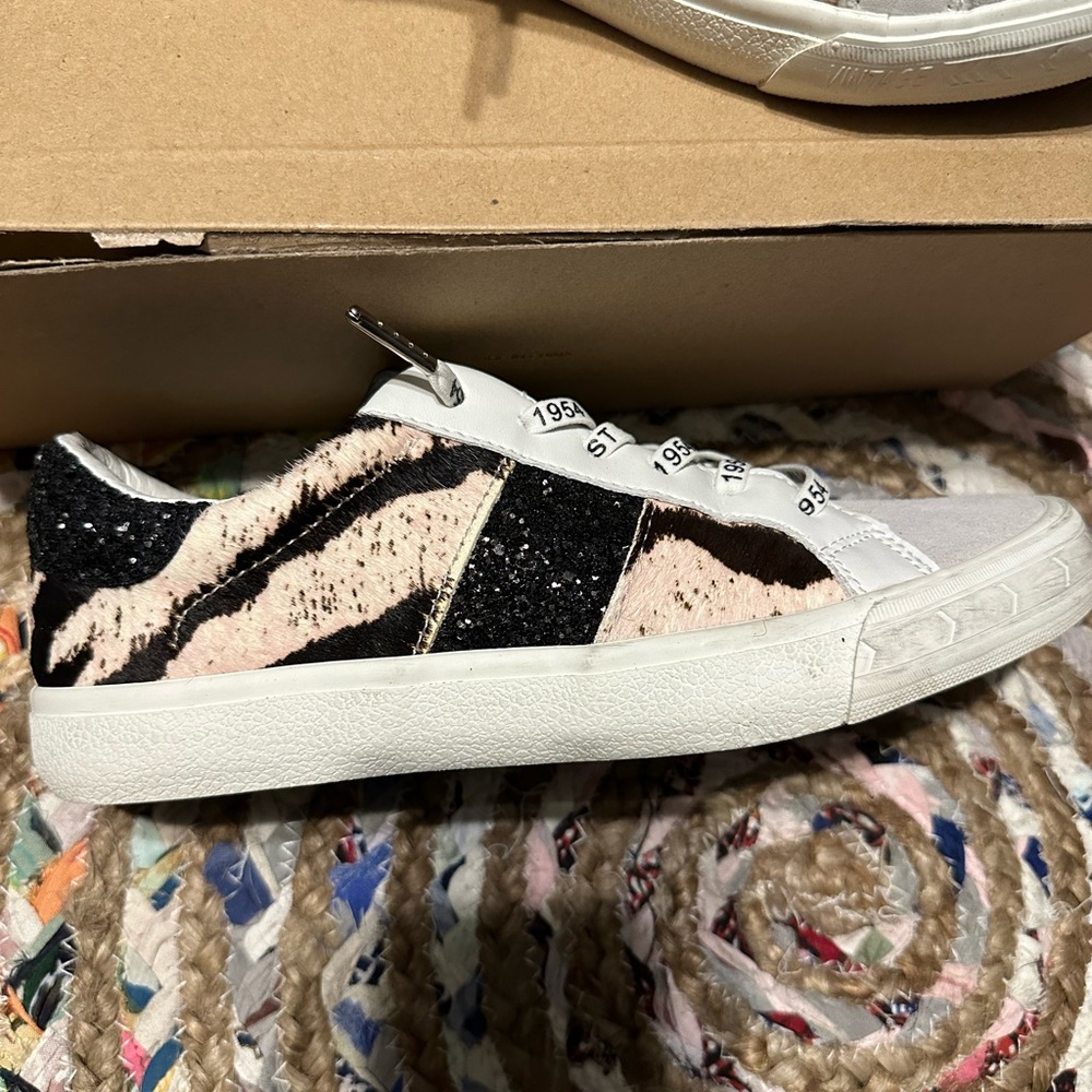 Vintage Havana sneakers. Size 8